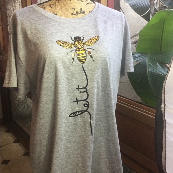 Fashion Tops - Super Cute “Let it 🐝 “ graphic T shirt.